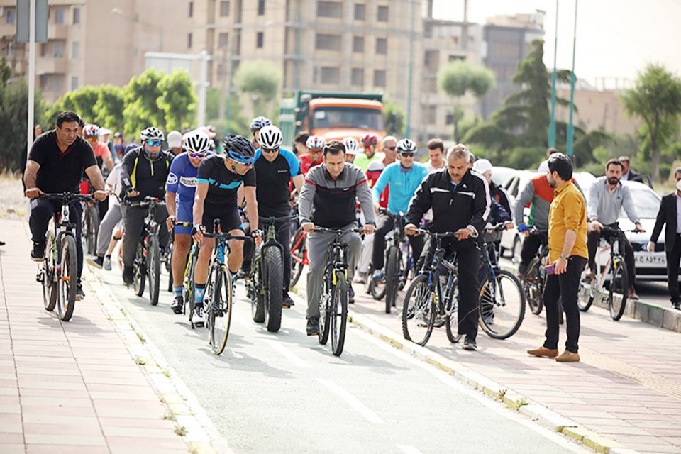 مسئولین شهر اندیشه به کمپین پنج شنبه‌های با دوچرخه پیوستند