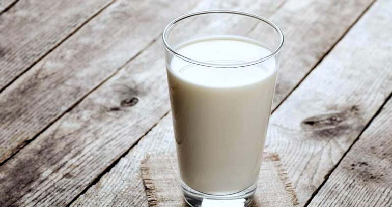 عصرها شیر نیمه گرم بنوشید تا از اضطراب کرونا راحت شوید