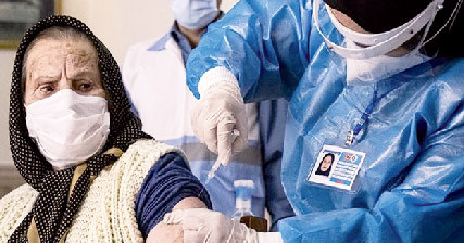 دستور وزیر؛ بالای ۸۰ ساله‌هایی که به مراکز بروند واکسن می‌گیرند