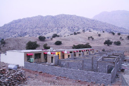 بنیاد برکت، ۵۴ مدرسه و ۴۰۰ خانه آسیب‌دیده  زلزله اندیکا را بازسازی می‌کند