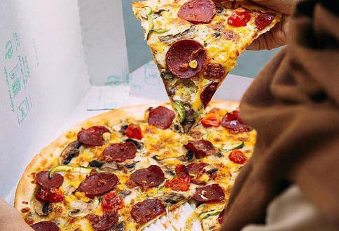 آگاهی سلامت؛ چرا باید کمتر پیتزا بخوریم