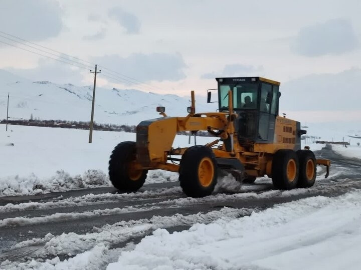 راهداری آذربایجان غربی در پی  بارش برف به حالت آماده باش در آمد