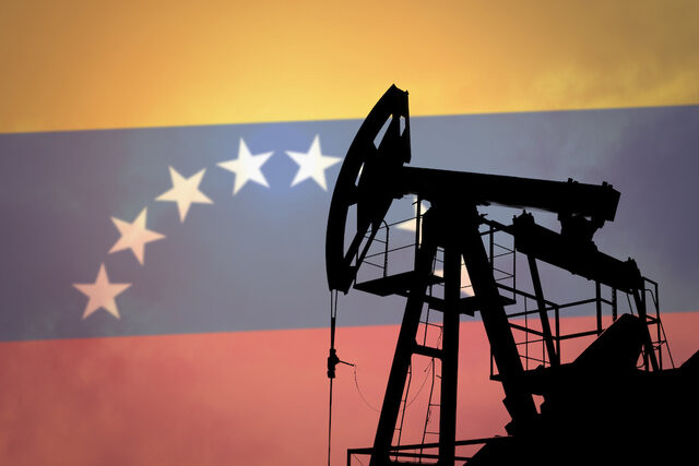 درخواست ۵۰ شرکت برای مجوز نفتی آمریکا  در ونزوئلا