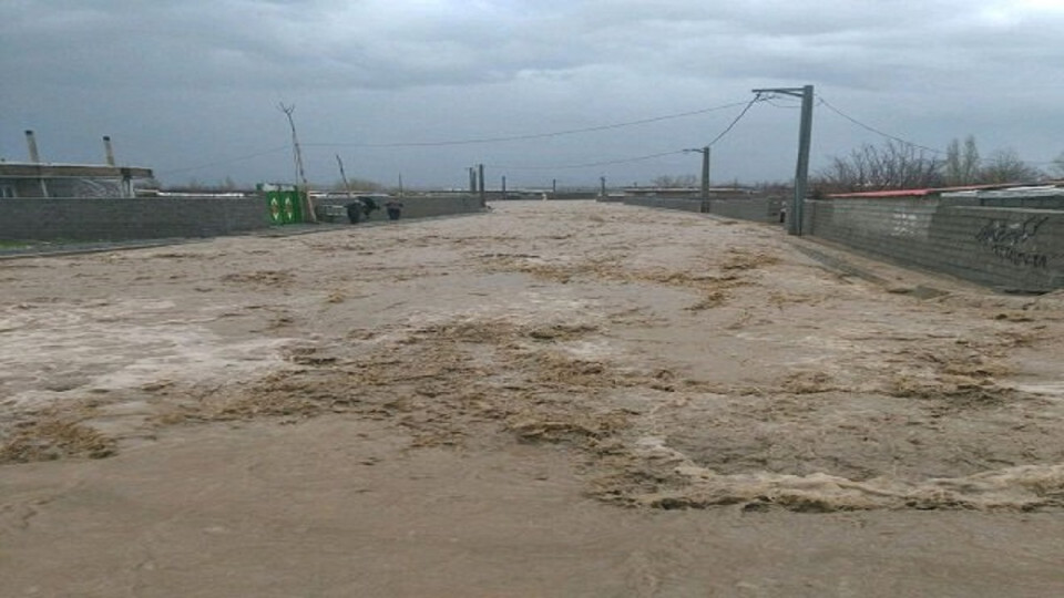 بارش باران و تگرگ در ارومیه؛ آبگرفتگی واحدهای مسکونی