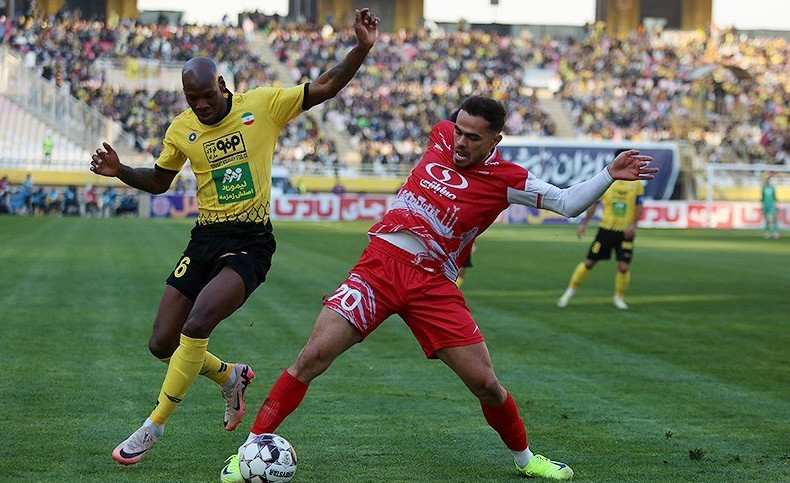 جای سپاهان و پرسپولیس باید عوض می شد