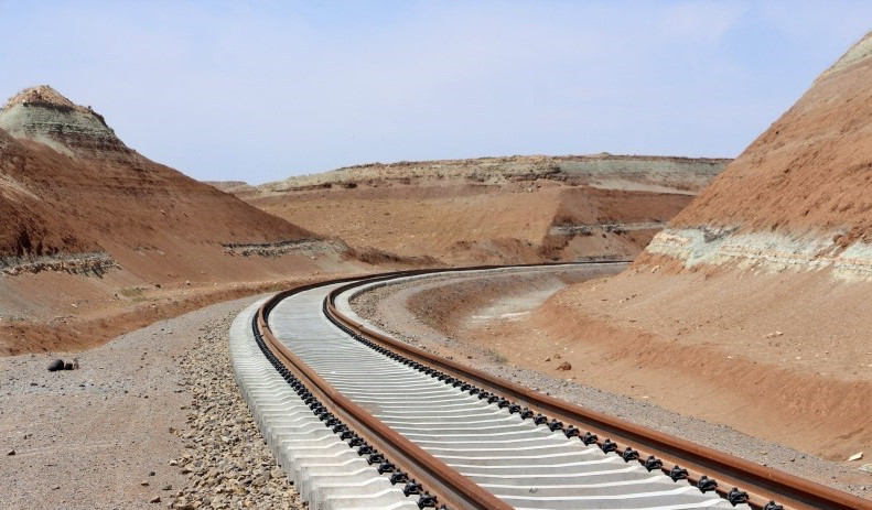 آغاز ریل‌گذاری راه‌آهن شهرکرد - مبارکه