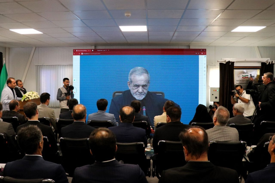 افتتاح فاز نخست نیروگاه خورشیدی  فولاد مبارکه اصفهان توسط رئیس جمهور