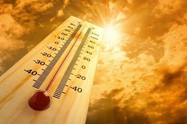 ایلام در تب و تاب گرما؛ دمای برخی  از شهرها به ۵۰ درجه رسید