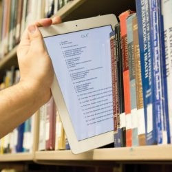 کتاب‌های دانشگاهی «الکترونیکی» می‌شوند؛ زمان رونمایی رسمی مهرماه ۱۴۰۴