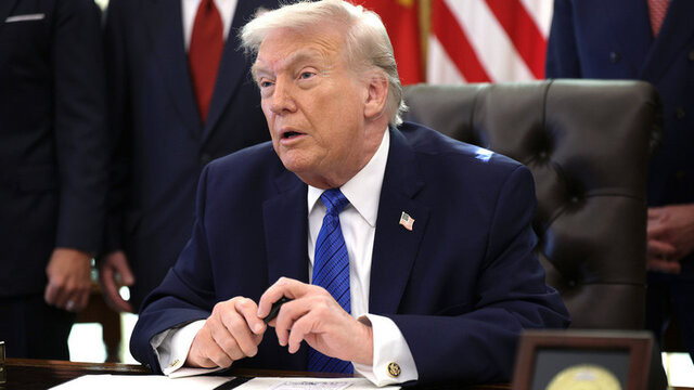 ترامپ فرمان اعمال تعرفه ۱۰ درصدی بر تمام کشورها را امضا کرد