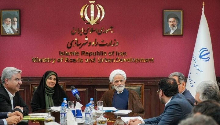 از ظرفیت حقوق‌دانان ایرانی خارج از کشور در وزارت راه استفاده می‌کنیم
