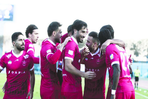 پوست اندازی در پرسپولیس
