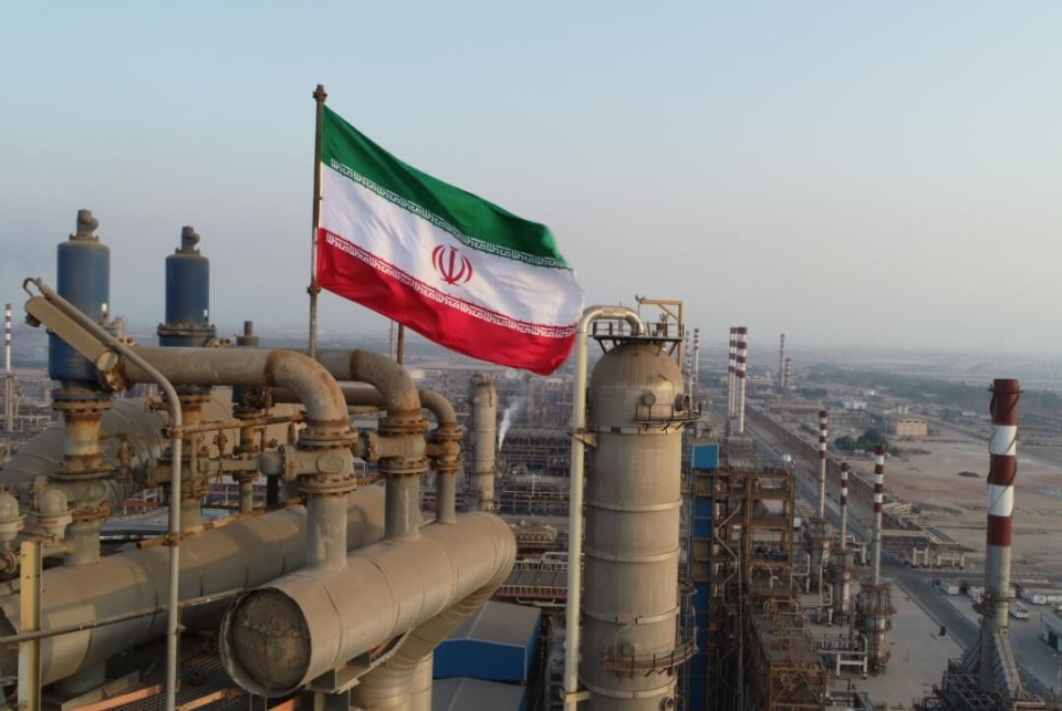مجلس از برنامه‌های توسعه‌ای صنعت نفت حمایت می‌کند