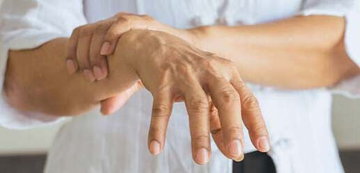 چگونه بفهمیم مبتلا به پارکینسون شدیم؟