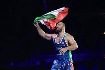 امیرحسین زارع با برد ۱۱ بر صفر مقابل روسیه قهرمان جهان شد