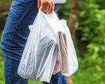 ممنوعیت عرضه رایگان کیسه‌های پلاستیکی  در فروشگاه‌های زنجیره‌ای از هفته زمین پاک